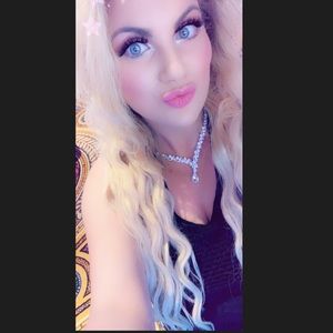 Meet your Posher, Faye